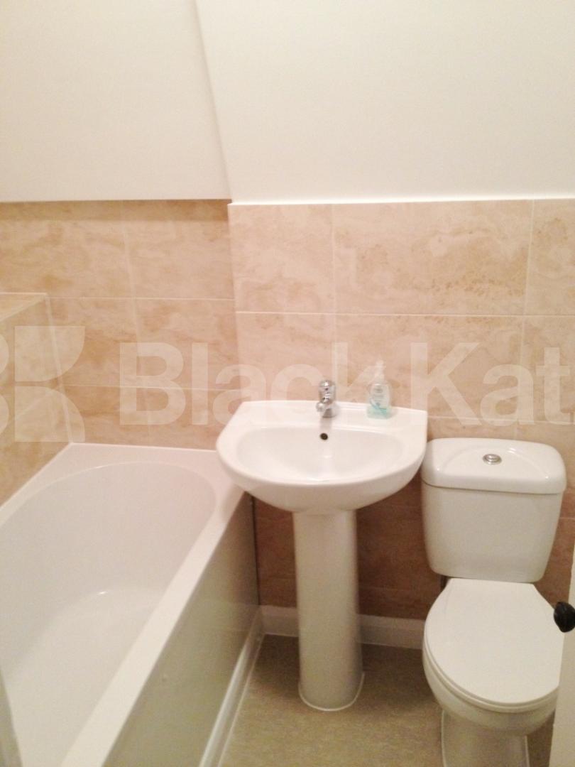 			NEW INSTRUCTION , 2 Bedroom, 1 bath, 1 reception Apartment			 Albion Avenue, Clapham North/Stockwell